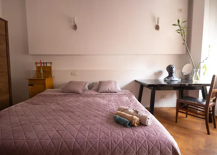 Central Retro Vintage Hostel Konukevi Bükreş