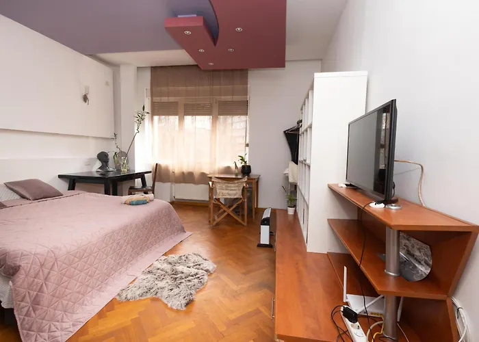 Central Retro Vintage Hostel 招待所 *