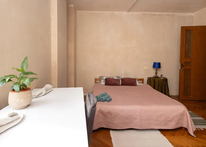 Central Retro Vintage Hostel *