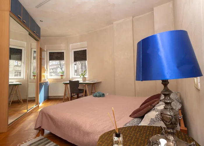 Central Retro Vintage Hostel *