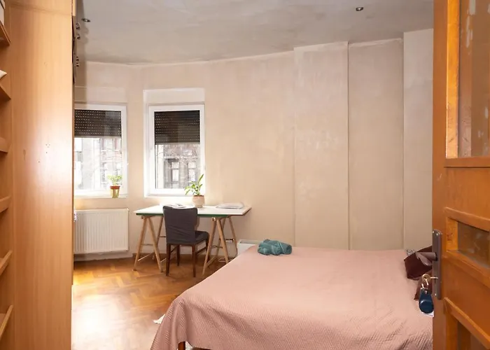 Гостьовий будинок Central Retro Vintage Hostel *