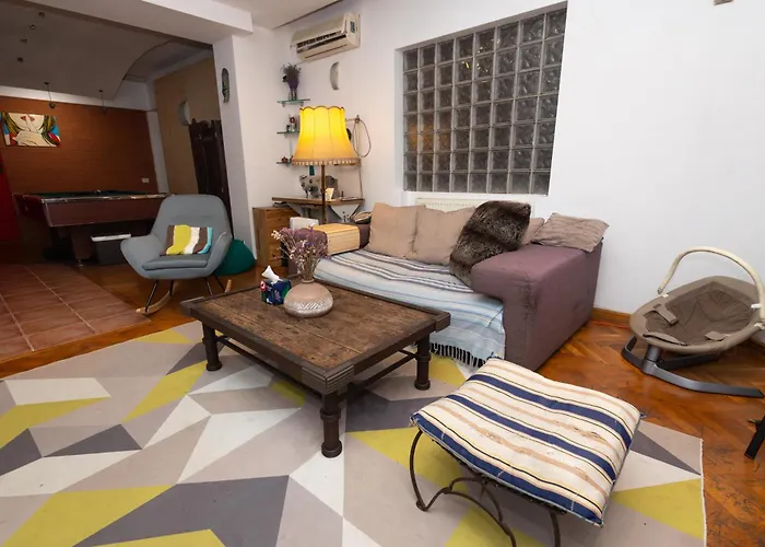 Central Retro Vintage Hostel * Бухарест