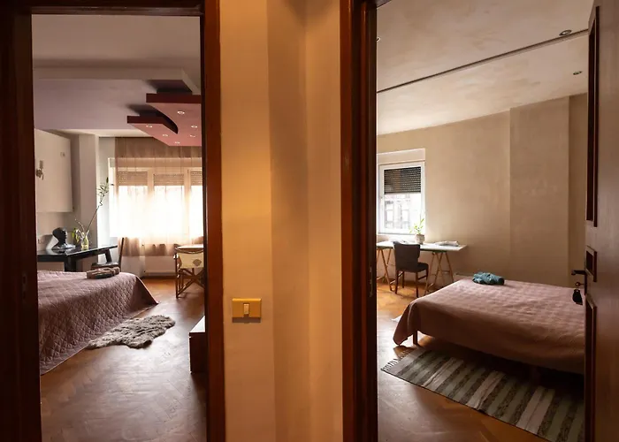 Central Retro Vintage Hostel Гостьовий будинок Бухарест